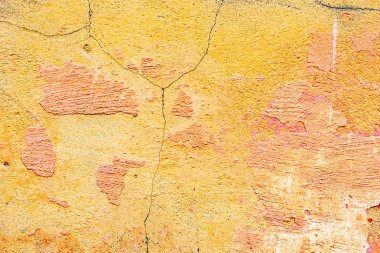 Çatlakları ve çizikleri olan beton bir duvarın dokusu arka plan olarak kullanılabilir.