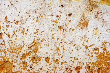 Çatlakları ve çizikleri olan beton bir duvarın dokusu arka plan olarak kullanılabilir.