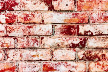Çatlakları ve çizikleri olan tuğla duvar dokusu arka plan olarak kullanılabilir.