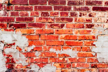 Çatlakları ve çizikleri olan tuğla duvar dokusu arka plan olarak kullanılabilir.