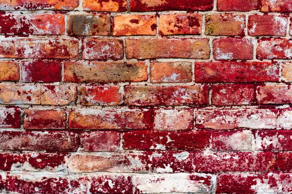 Çatlakları ve çizikleri olan tuğla duvar dokusu arka plan olarak kullanılabilir.