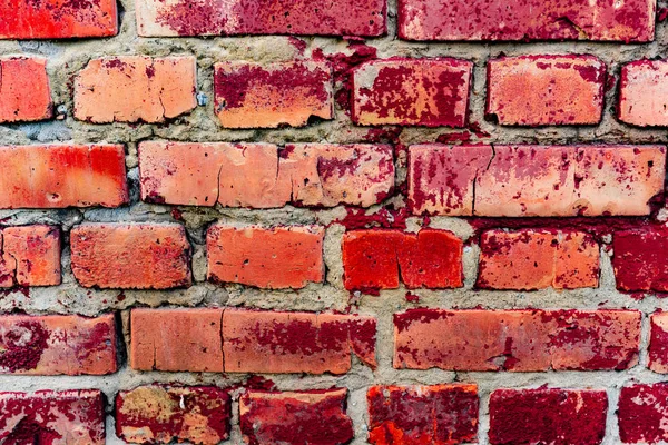 Çatlakları ve çizikleri olan tuğla duvar dokusu arka plan olarak kullanılabilir.