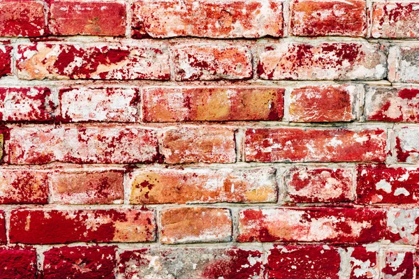 Çatlakları ve çizikleri olan tuğla duvar dokusu arka plan olarak kullanılabilir.