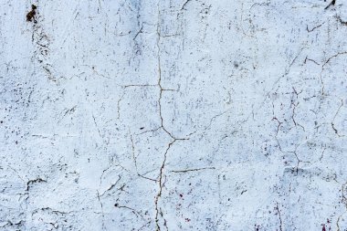 Çatlakları ve çizikleri olan beton bir duvarın dokusu arka plan olarak kullanılabilir.