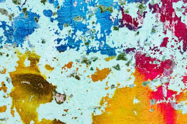 Çatlakları ve çizikleri olan beton bir duvarın dokusu arka plan olarak kullanılabilir.