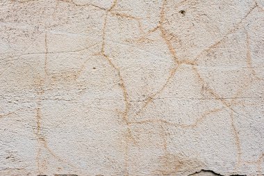 Çatlakları ve çizikleri olan beton bir duvarın dokusu arka plan olarak kullanılabilir.