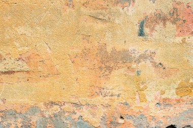 Çatlakları ve çizikleri olan beton bir duvarın dokusu arka plan olarak kullanılabilir.