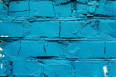 Çatlakları ve çizikleri olan tuğla duvar dokusu arka plan olarak kullanılabilir.