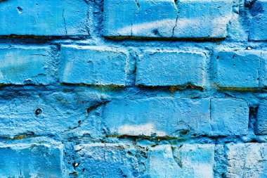 Çatlakları ve çizikleri olan tuğla duvar dokusu arka plan olarak kullanılabilir.