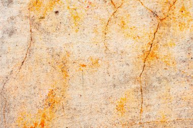 Çatlakları ve çizikleri olan beton bir duvarın dokusu arka plan olarak kullanılabilir.