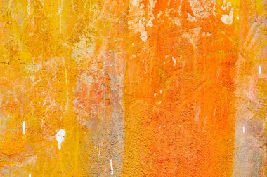 Çatlakları ve çizikleri olan beton bir duvarın dokusu arka plan olarak kullanılabilir.