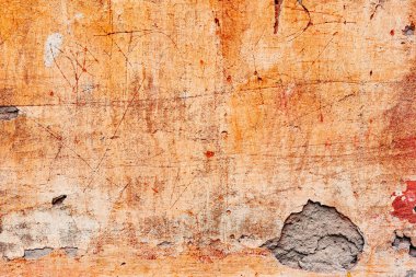 Çatlakları ve çizikleri olan beton bir duvarın dokusu arka plan olarak kullanılabilir.