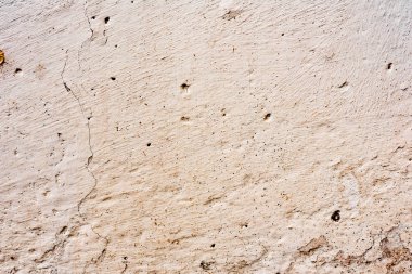 Çatlakları ve çizikleri olan beton bir duvarın dokusu arka plan olarak kullanılabilir.