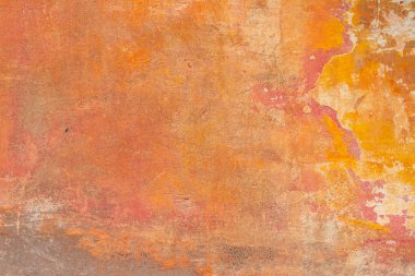 Çatlakları ve çizikleri olan beton bir duvarın dokusu arka plan olarak kullanılabilir.