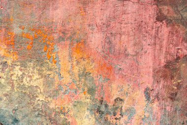 Çatlakları ve çizikleri olan beton bir duvarın dokusu arka plan olarak kullanılabilir.