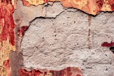 Çatlakları ve çizikleri olan beton bir duvarın dokusu arka plan olarak kullanılabilir.