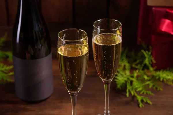 Vánoční Sváteční Stolek Brýlemi Láhev Vína Šampaňského Eva Nového Roku — Stock fotografie