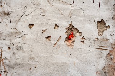 Çatlakları ve çizikleri olan beton bir duvarın dokusu arka plan olarak kullanılabilir.