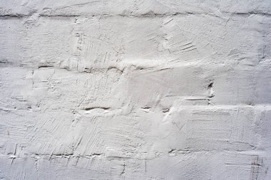 Çatlakları ve çizikleri olan tuğla duvar dokusu arka plan olarak kullanılabilir.