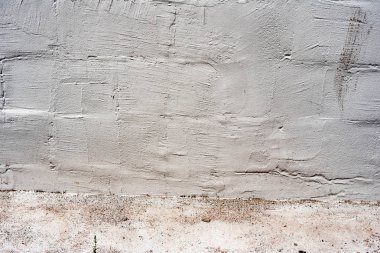 Çatlakları ve çizikleri olan beton bir duvarın dokusu arka plan olarak kullanılabilir.