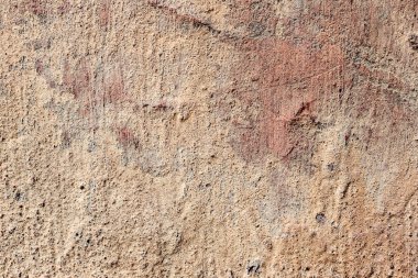 Çatlakları ve çizikleri olan beton bir duvarın dokusu arka plan olarak kullanılabilir.