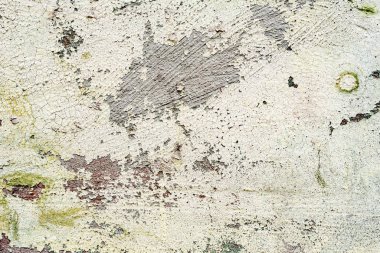 Çatlakları ve çizikleri olan beton bir duvarın dokusu arka plan olarak kullanılabilir.