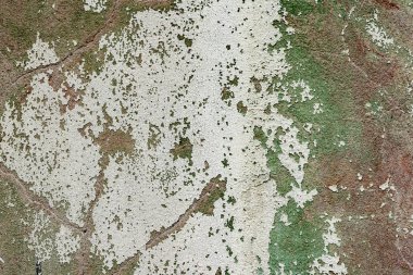 Çatlakları ve çizikleri olan beton bir duvarın dokusu arka plan olarak kullanılabilir.