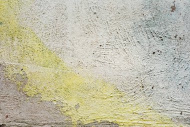 Çatlakları ve çizikleri olan beton bir duvarın dokusu arka plan olarak kullanılabilir.