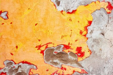 Çatlakları ve çizikleri olan beton bir duvarın dokusu arka plan olarak kullanılabilir.