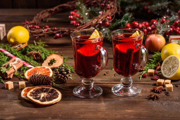 Christmas Hot Mulled Wine Cinnamon Cardamom Anise Wooden Background — Stock Photo, Image