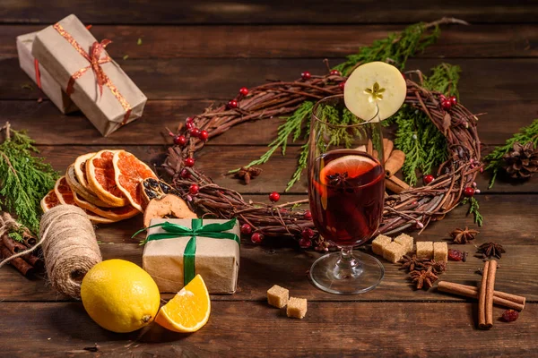 Christmas Hot Mulled Wine Cinnamon Cardamom Anise Wooden Background — Stock Photo, Image