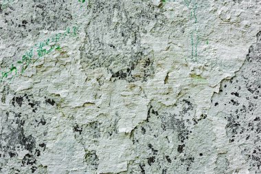 Çatlakları ve çizikleri olan beton bir duvarın dokusu arka plan olarak kullanılabilir.