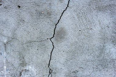 Çatlakları ve çizikleri olan beton bir duvarın dokusu arka plan olarak kullanılabilir.