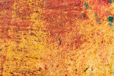 Çatlakları ve çizikleri olan beton bir duvarın dokusu arka plan olarak kullanılabilir.