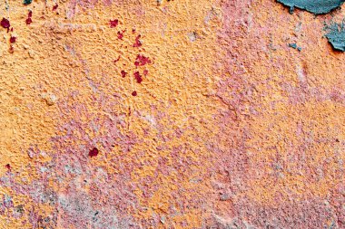 Çatlakları ve çizikleri olan beton bir duvarın dokusu arka plan olarak kullanılabilir.