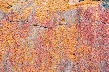 Çatlakları ve çizikleri olan beton bir duvarın dokusu arka plan olarak kullanılabilir.