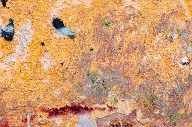 Çatlakları ve çizikleri olan beton bir duvarın dokusu arka plan olarak kullanılabilir.