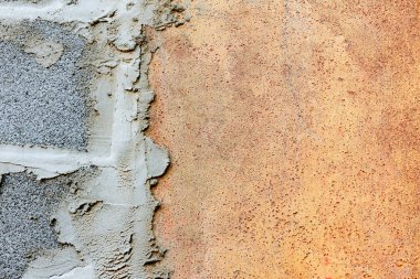Çatlakları ve çizikleri olan beton bir duvarın dokusu arka plan olarak kullanılabilir.