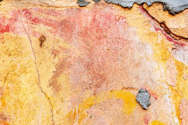 Çatlakları ve çizikleri olan beton bir duvarın dokusu arka plan olarak kullanılabilir.