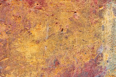 Çatlakları ve çizikleri olan beton bir duvarın dokusu arka plan olarak kullanılabilir.