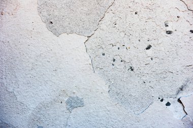 Çatlakları ve çizikleri olan beton bir duvarın dokusu arka plan olarak kullanılabilir.