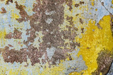 Çatlakları ve çizikleri olan beton bir duvarın dokusu arka plan olarak kullanılabilir.