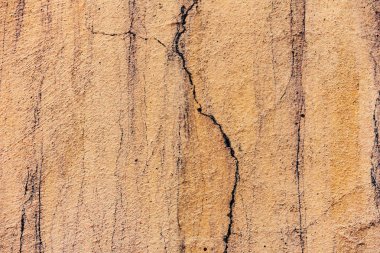 Çatlakları ve çizikleri olan beton bir duvarın dokusu arka plan olarak kullanılabilir.