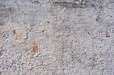 Çatlakları ve çizikleri olan beton bir duvarın dokusu arka plan olarak kullanılabilir.