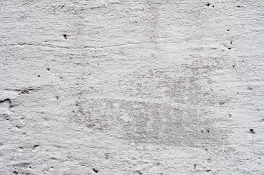 Çatlakları ve çizikleri olan beton bir duvarın dokusu arka plan olarak kullanılabilir.
