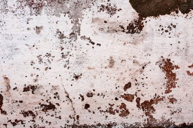 Çatlakları ve çizikleri olan beton bir duvarın dokusu arka plan olarak kullanılabilir.