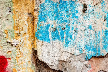 Doku, duvar, beton, arka plan olarak kullanılabilir. Çizik ve çatlaklarla dolu bir duvar parçası.