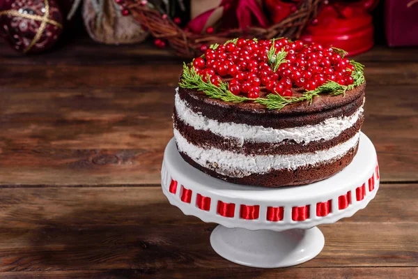 Beautiful Delicious Cake Bright Red Berries Christmas Table Fragrant Mulled — Stock Photo, Image