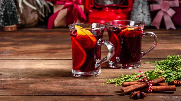 Beautiful Delicious Cake Bright Red Berries Christmas Table Fragrant Mulled — Stock Photo, Image