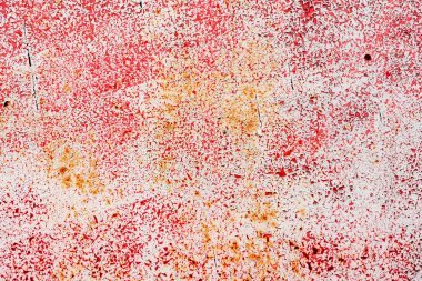 Çatlakları ve çizikleri olan metal bir duvarın dokusu arka plan olarak kullanılabilir.